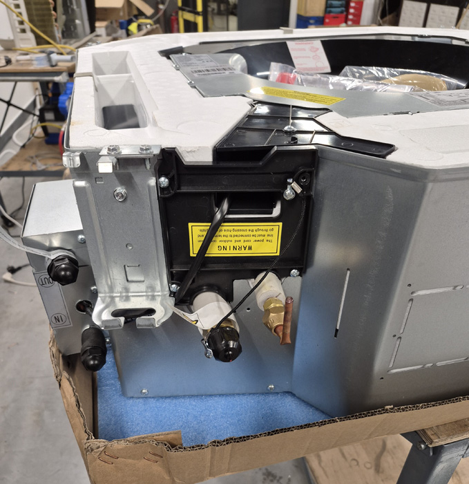 Wyprzedaż (WB026) Klimatyzator Rotenso RVF-112V4ICS R11 WEW